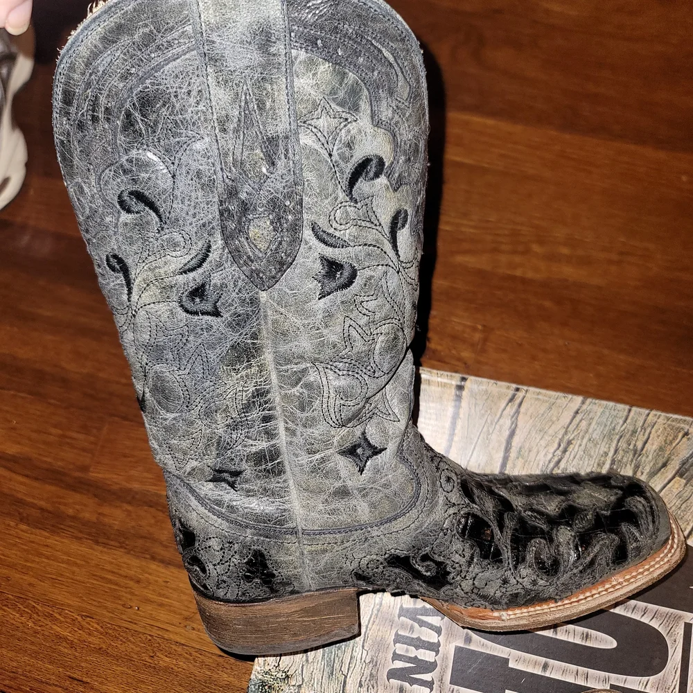 Embroidered Black and Gray Cowboy Boots - Picture 5 of 6